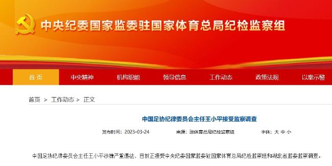 萧初然倒是一点也不害羞了，开心无比的跑过来扑进叶辰怀里，满脸高兴却带着几分埋怨的说道：你怎么回来也不提前跟我说一声，我好去机场接你。